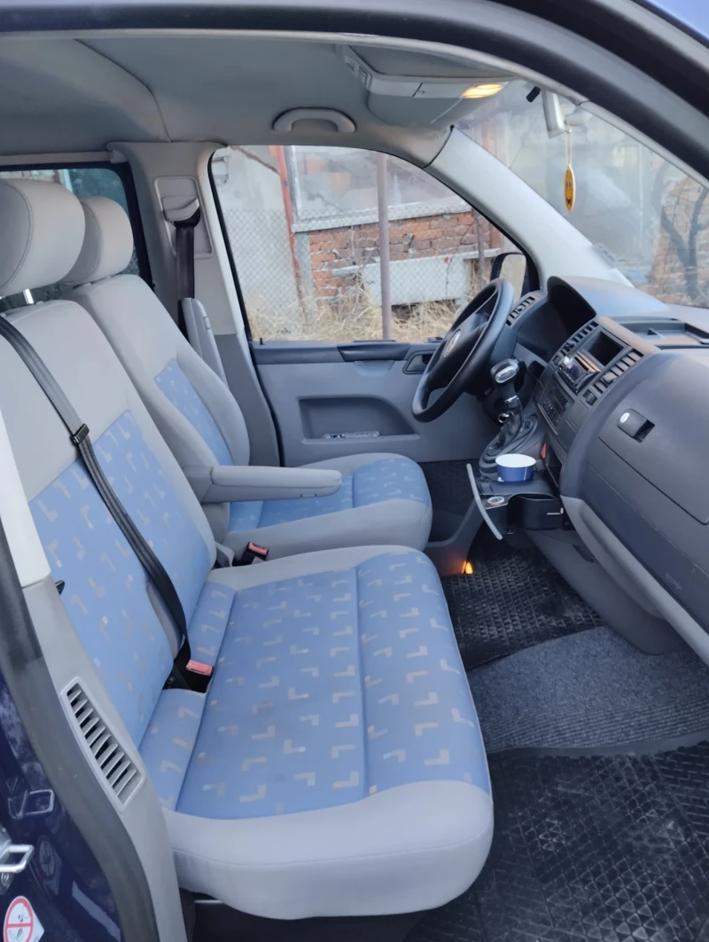 VW Caravelle, снимка 9 - Бусове и автобуси - 48110072