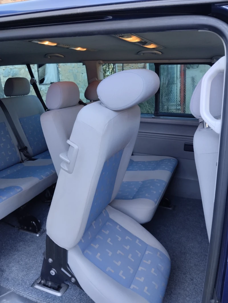 VW Caravelle, снимка 7 - Бусове и автобуси - 48110072