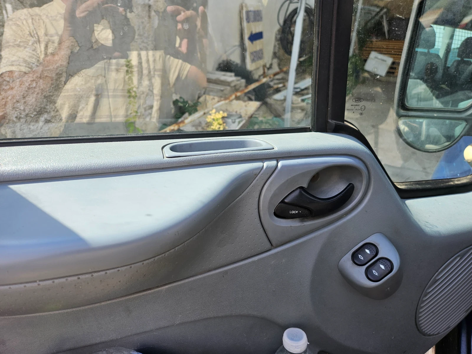 Ford Transit 2.2 - изображение 8