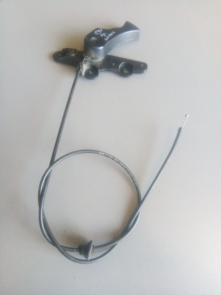 Жило отваряне преден капак Бмв 320д Е90