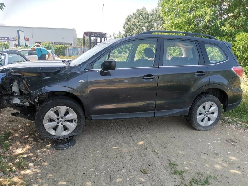 Subaru Forester 2.0 i , снимка 1 - Автомобили и джипове - 41285888