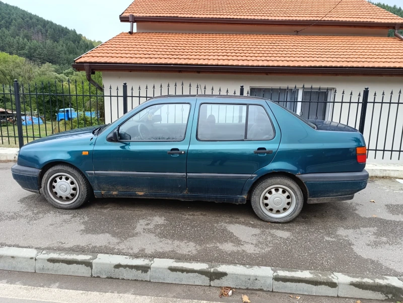 VW Vento, снимка 4 - Автомобили и джипове - 47841360