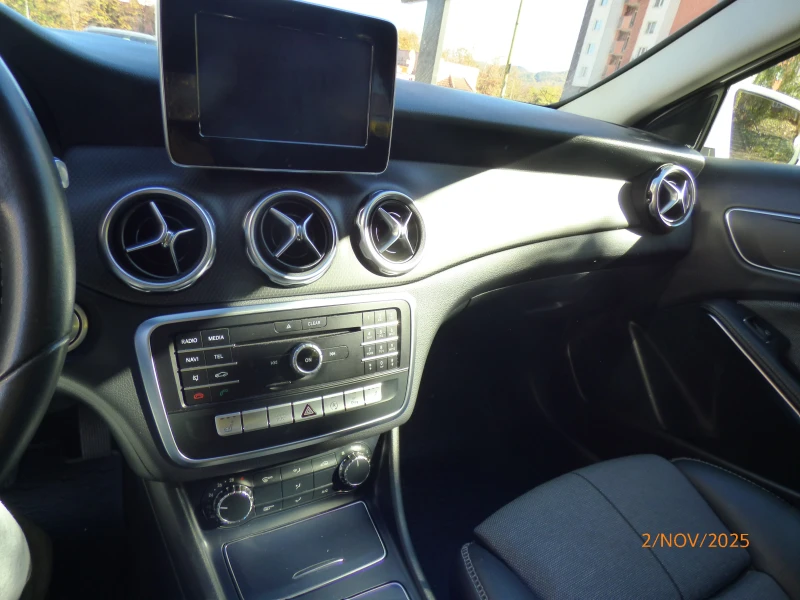 Mercedes-Benz CLA 180, снимка 11 - Автомобили и джипове - 52262974