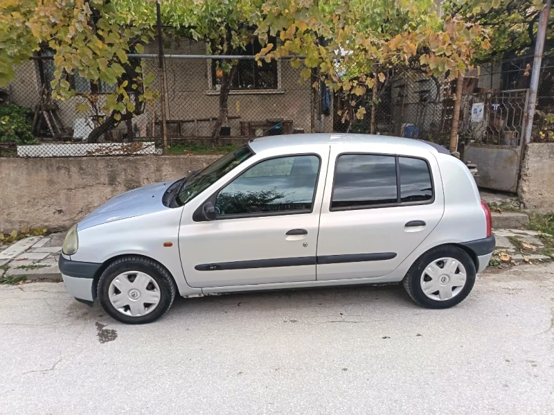 Renault Clio, снимка 2 - Автомобили и джипове - 52298579