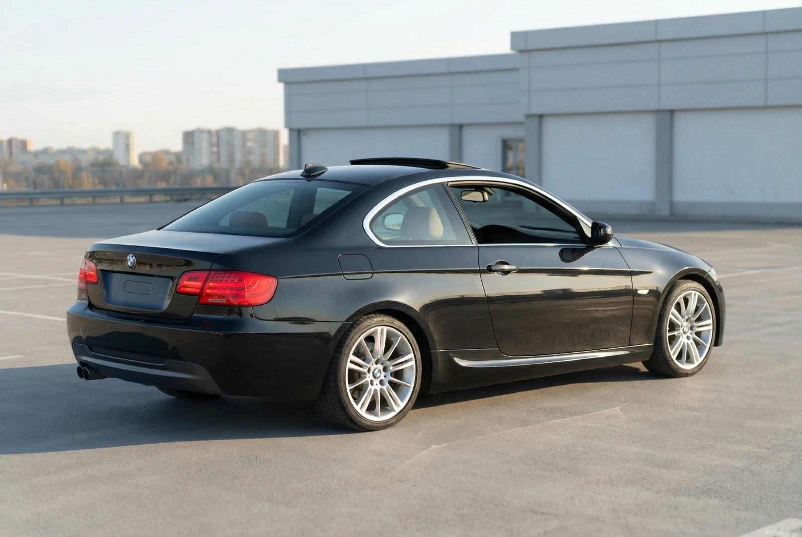 BMW 330 xDrive M-pack, снимка 5 - Автомобили и джипове - 53906280