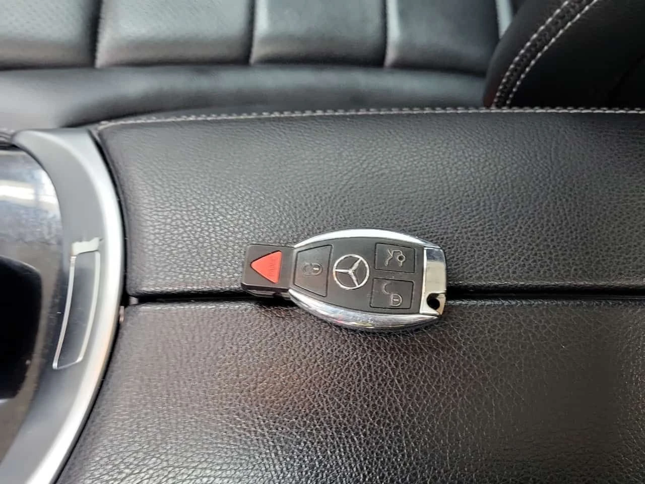 Mercedes-Benz C 300 CARFAX, снимка 8 - Автомобили и джипове - 54509399