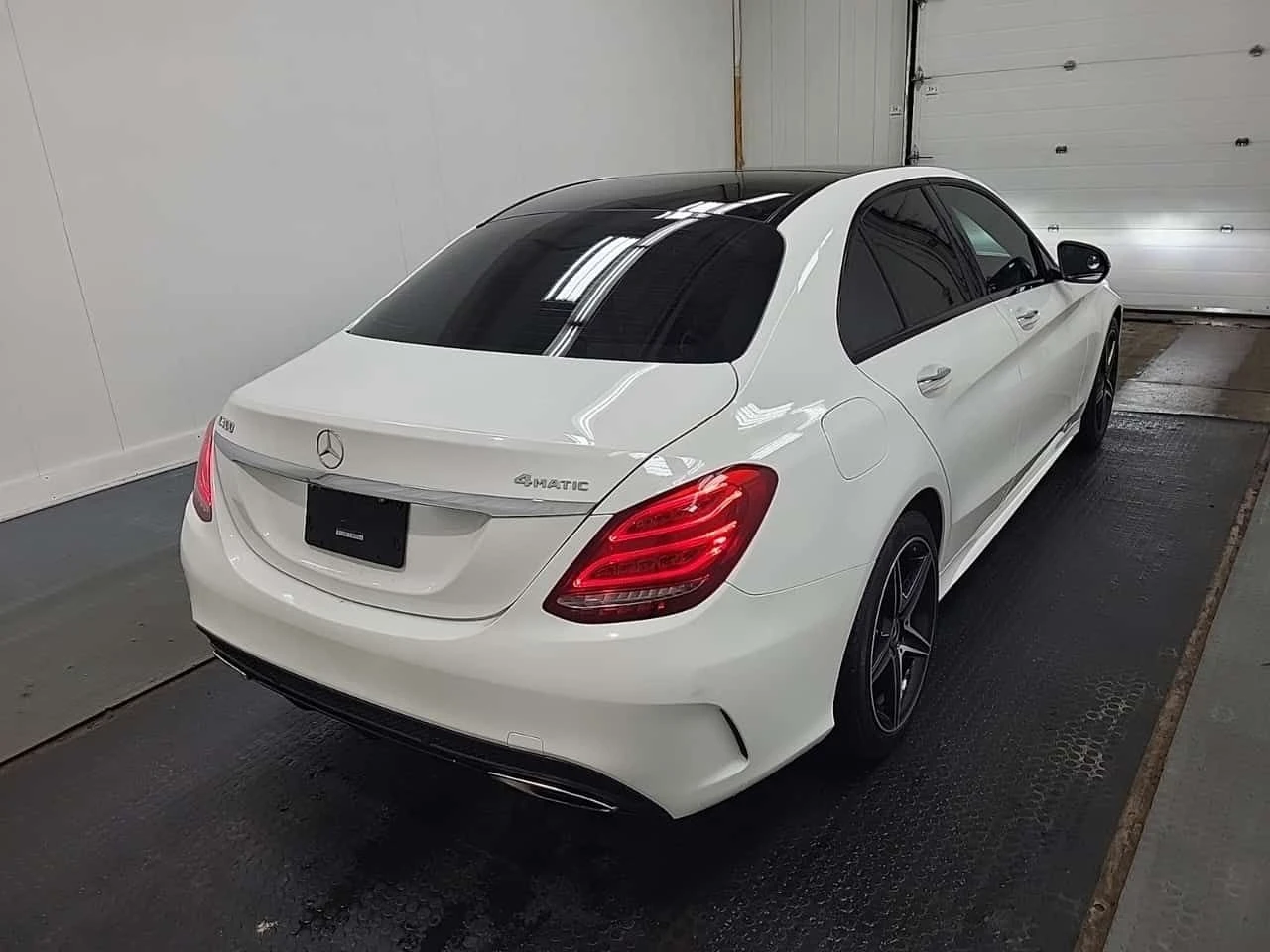 Mercedes-Benz C 300 CARFAX, снимка 3 - Автомобили и джипове - 54509399