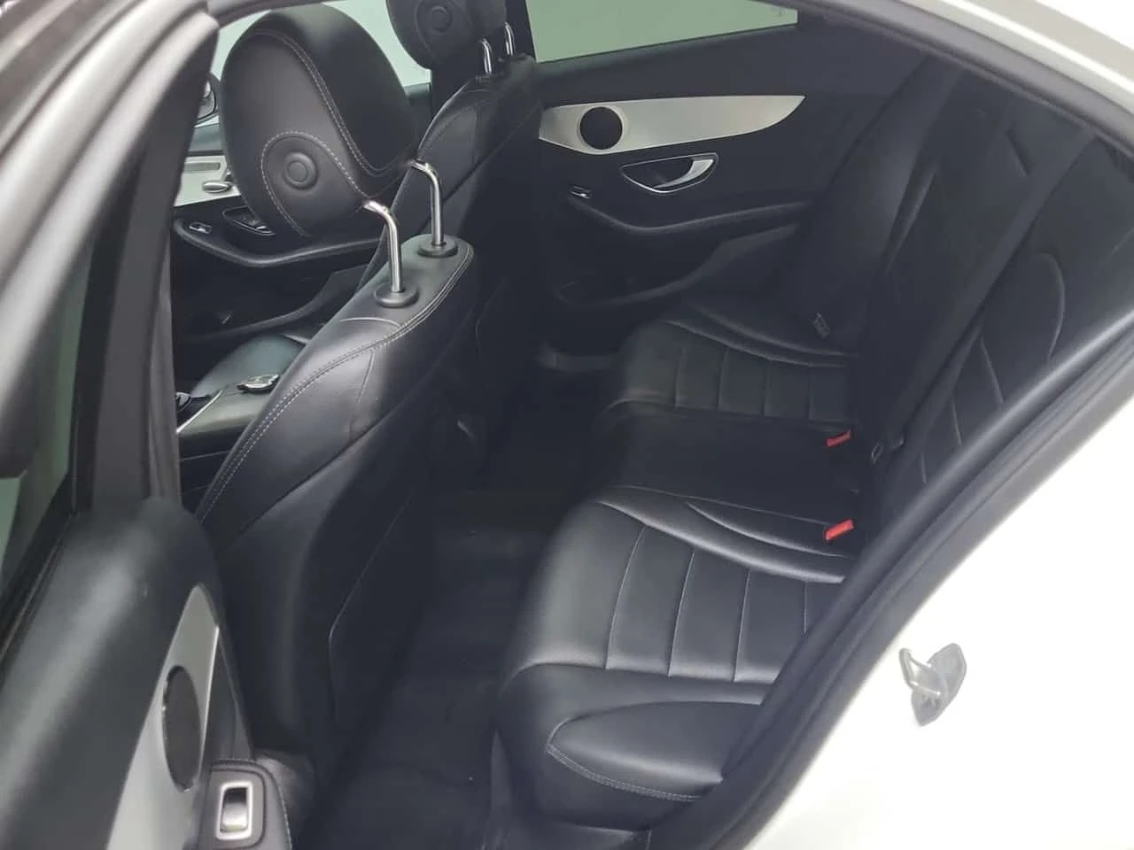 Mercedes-Benz C 300 CARFAX, снимка 11 - Автомобили и джипове - 54509399