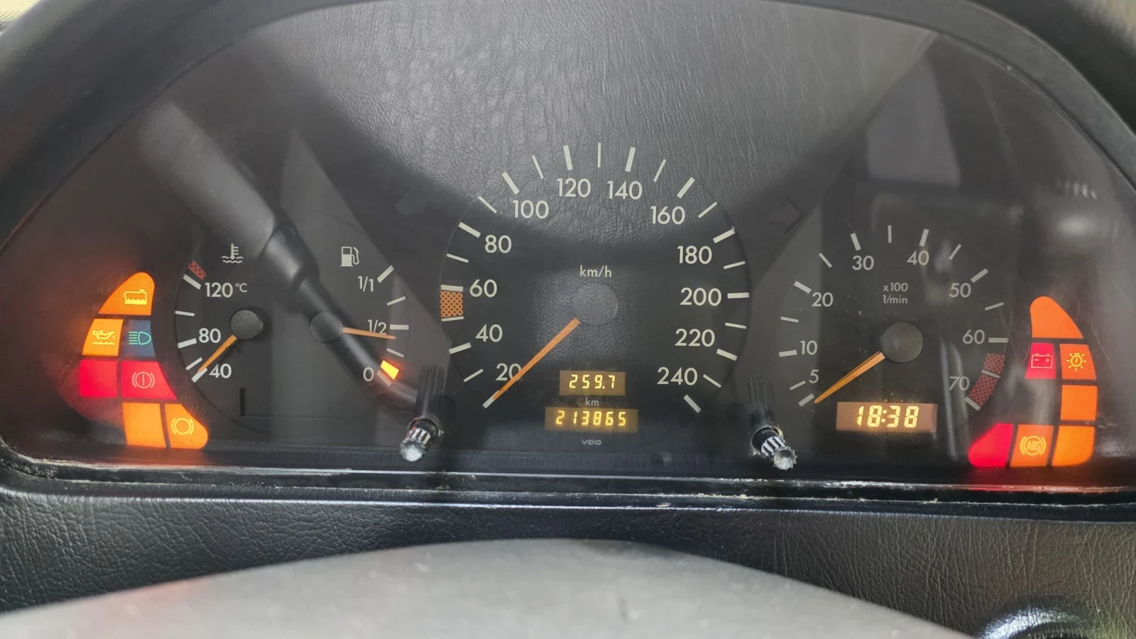 Mercedes-Benz C 180, снимка 8 - Автомобили и джипове - 54574381