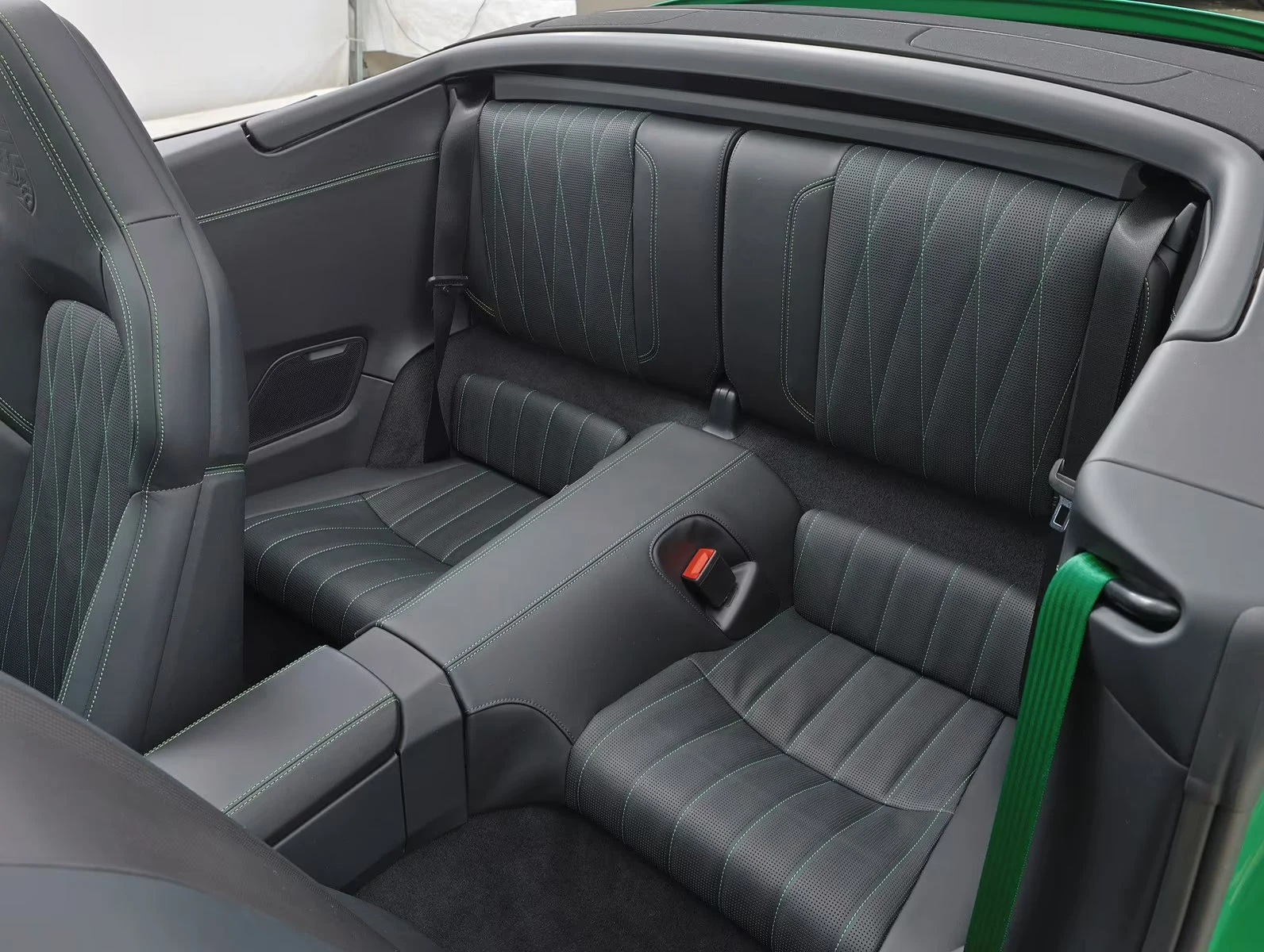 Porsche 911 992/CARRERA/4GTS/REAR-STEER/CARBON/4X4/MATRIX/426z, снимка 15 - Автомобили и джипове - 54604130