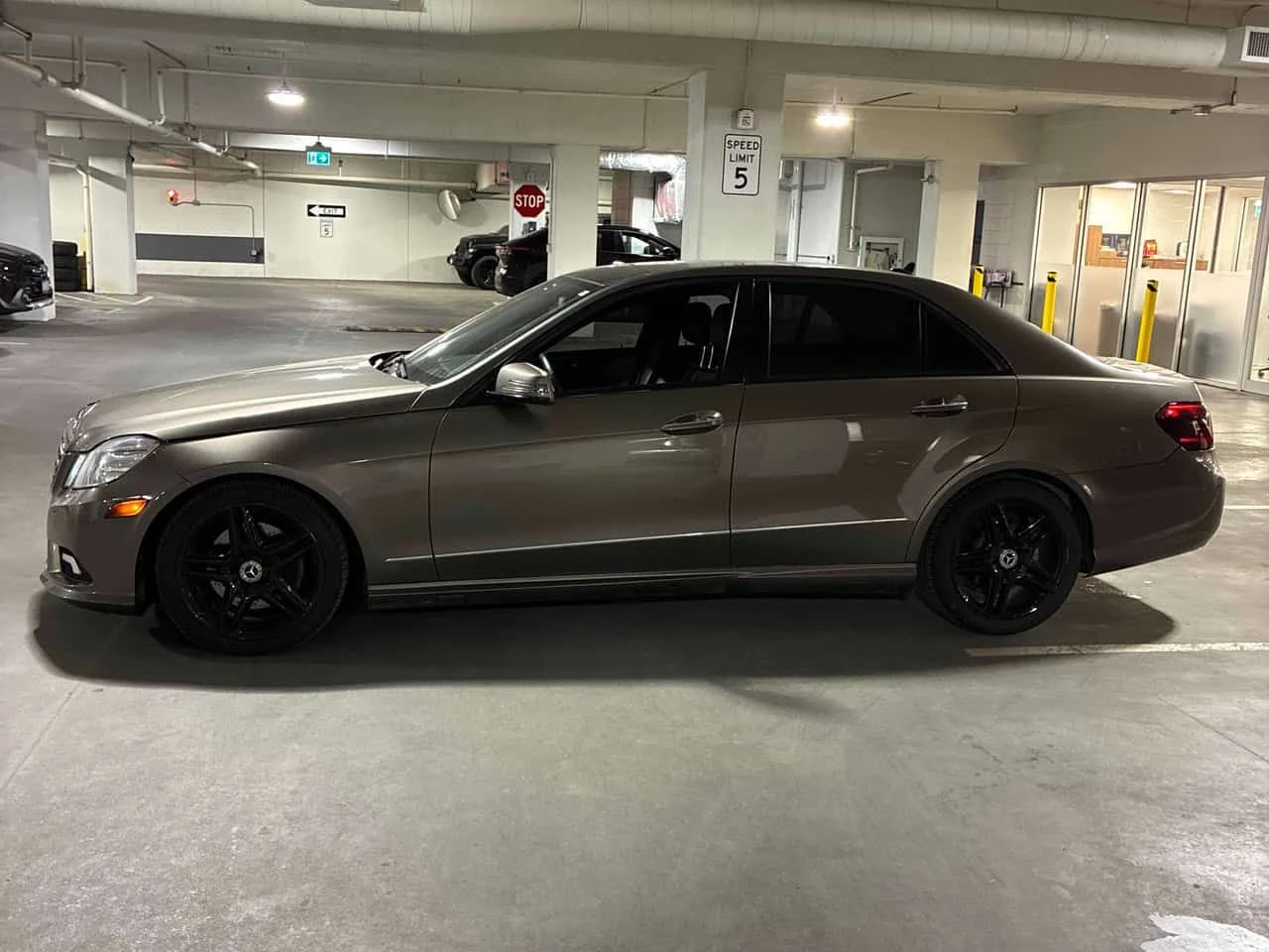 Mercedes-Benz E 350 АМГ ПАКЕТ/ПОДГРЕВ/ПАНО/ПАМЕТ/CARFAX/ФИНАНСИРАНЕ, снимка 2 - Автомобили и джипове - 54859855