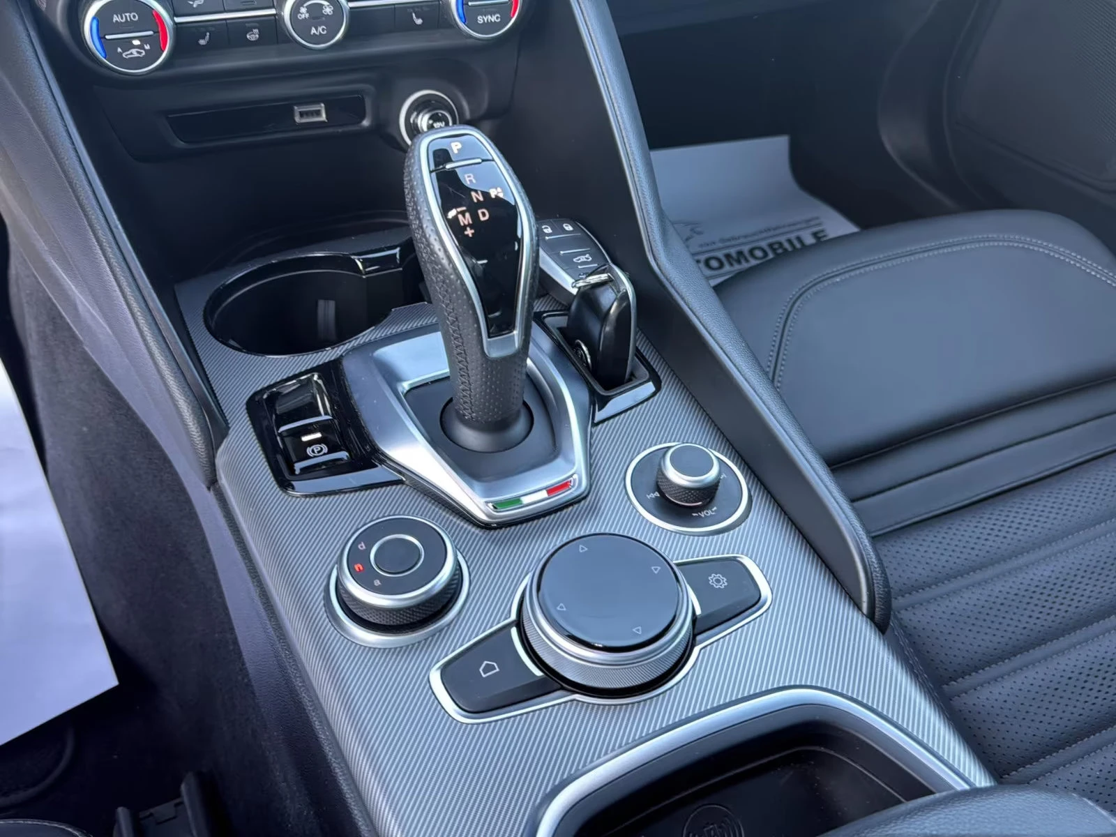 Alfa Romeo Giulia Q4/280HP/VELOCE/MATRIX/ACC/KLESS/CAM/560z, снимка 16 - Автомобили и джипове - 55207787
