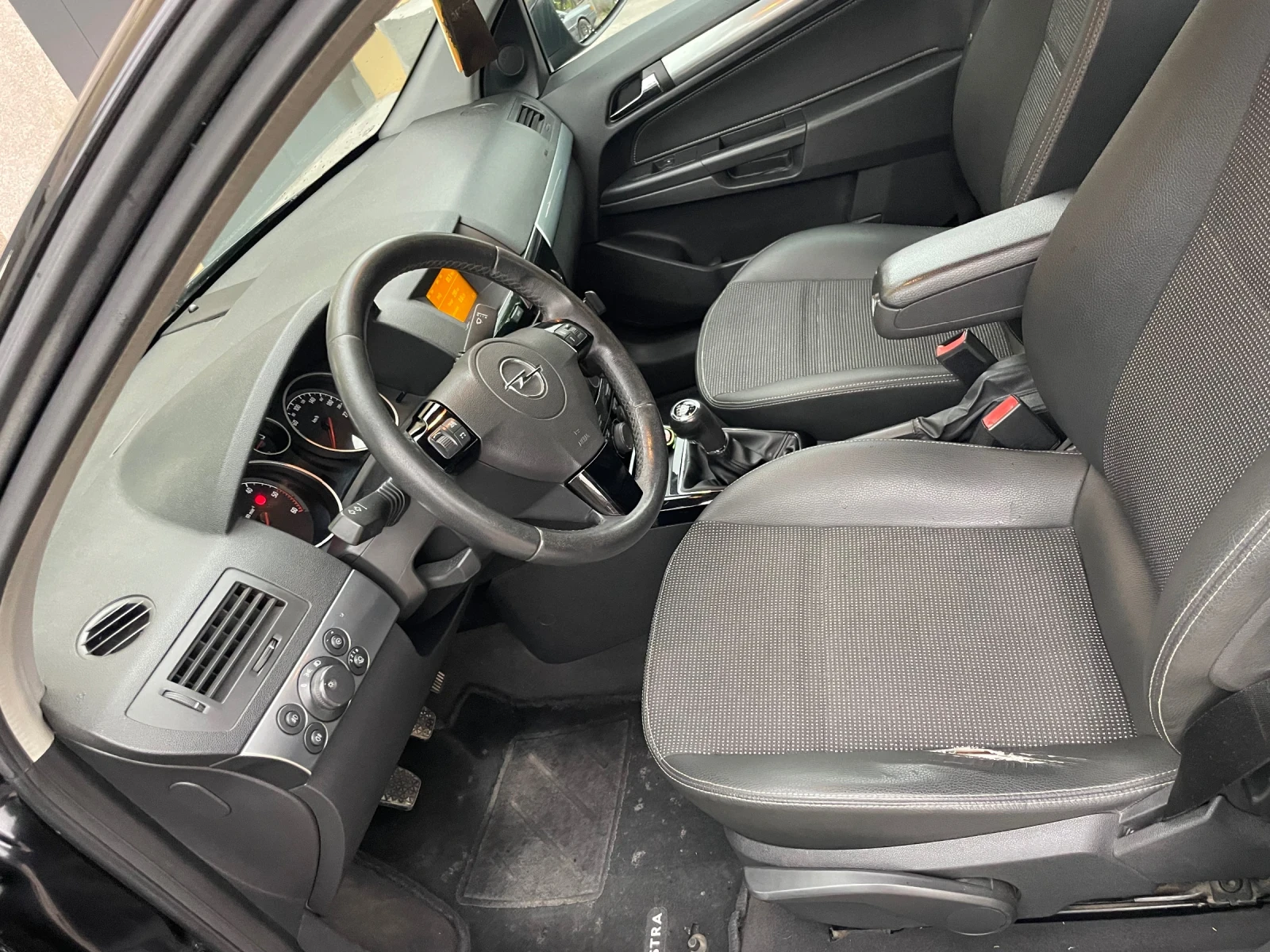 Opel Astra, снимка 6 - Автомобили и джипове - 55385573