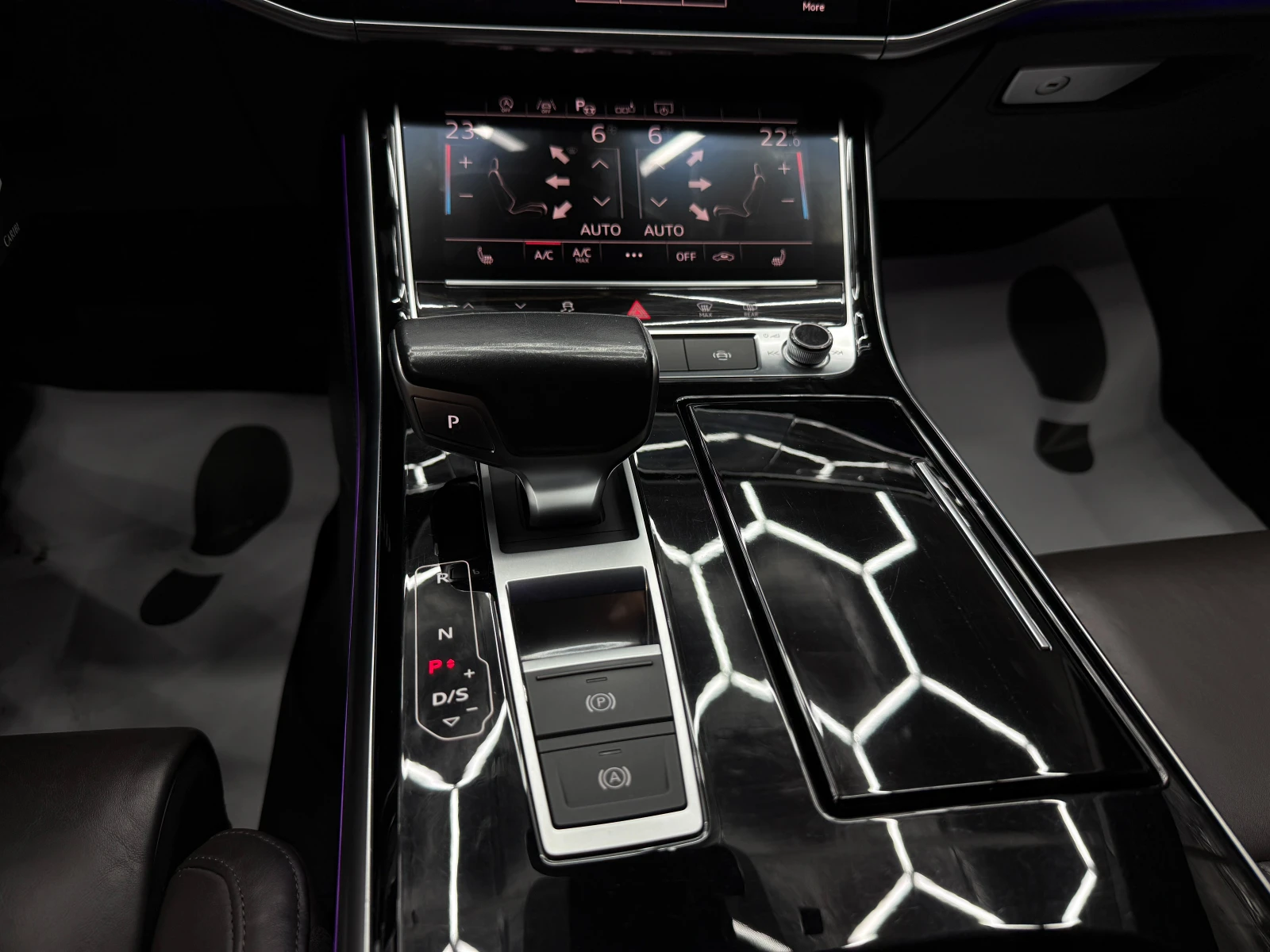 Audi A8 3.0tdi/Реални километри, снимка 12 - Автомобили и джипове - 55623536