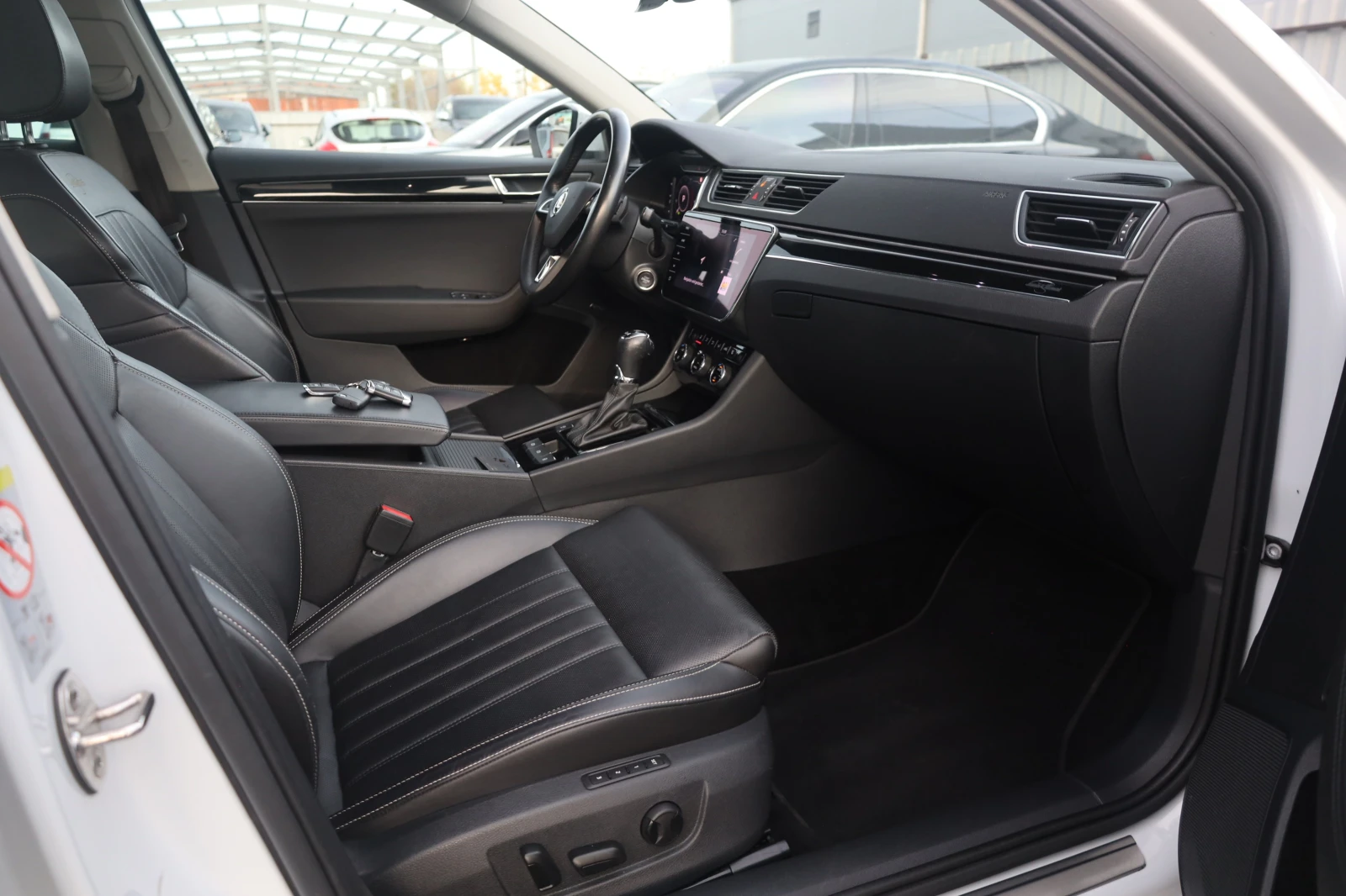 Skoda Superb 2.0 TDI L&K Face 4x4 ACC PanoCanton KAM StH#iCarbg, снимка 7 - Автомобили и джипове - 56017825