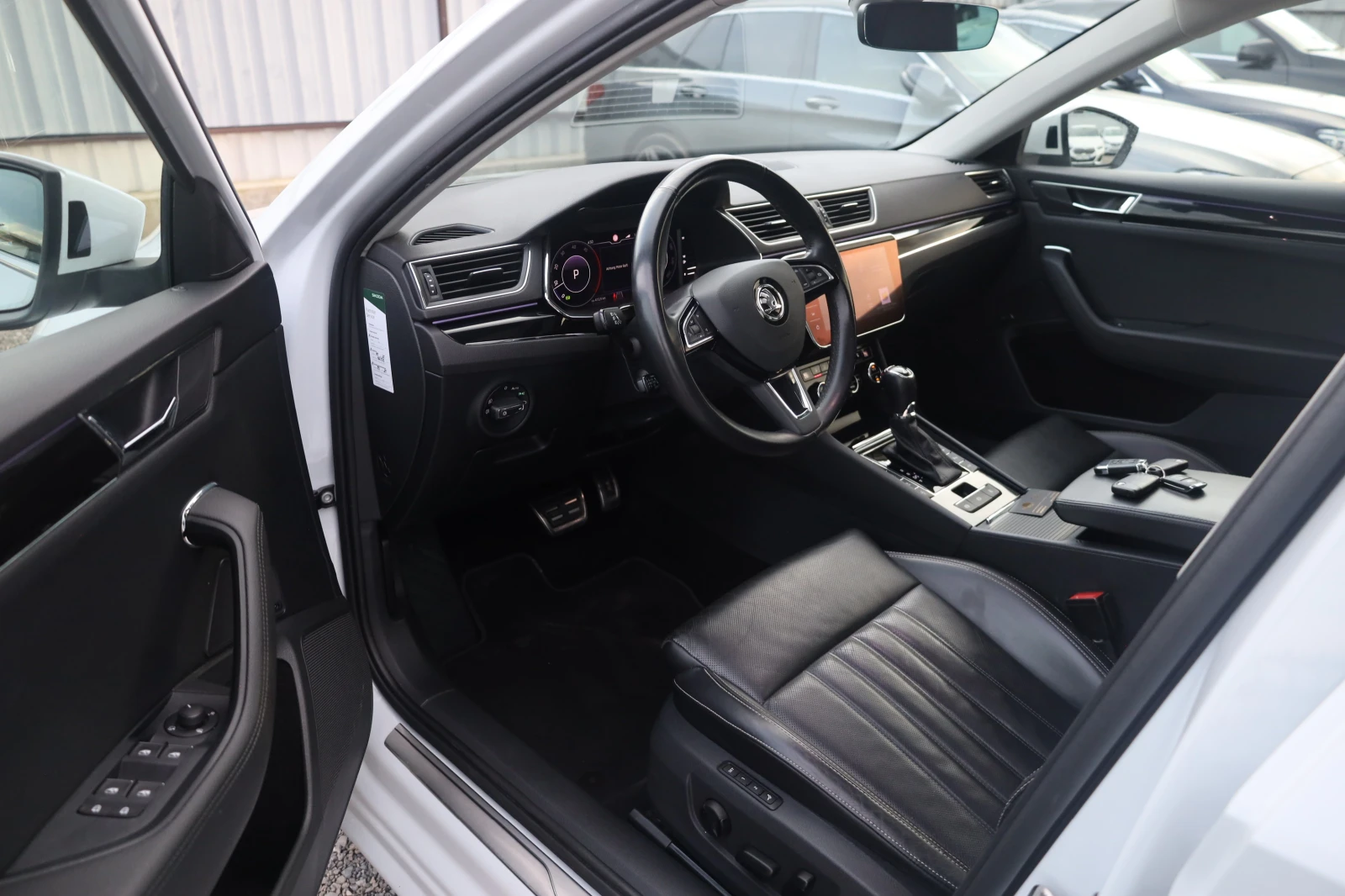 Skoda Superb 2.0 TDI L&K Face 4x4 ACC PanoCanton KAM StH#iCarbg, снимка 12 - Автомобили и джипове - 56017825