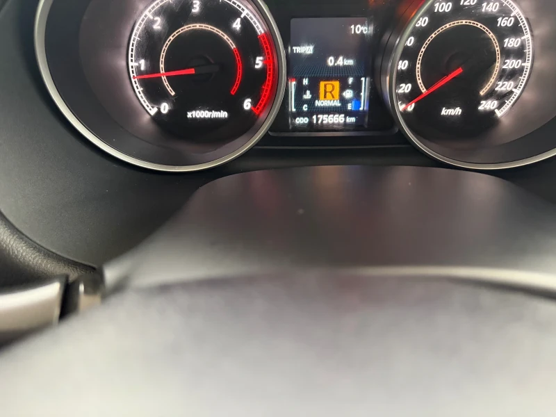 Mitsubishi Outlander 2.2 D AUTOMAT 7 M, снимка 6 - Автомобили и джипове - 53288692