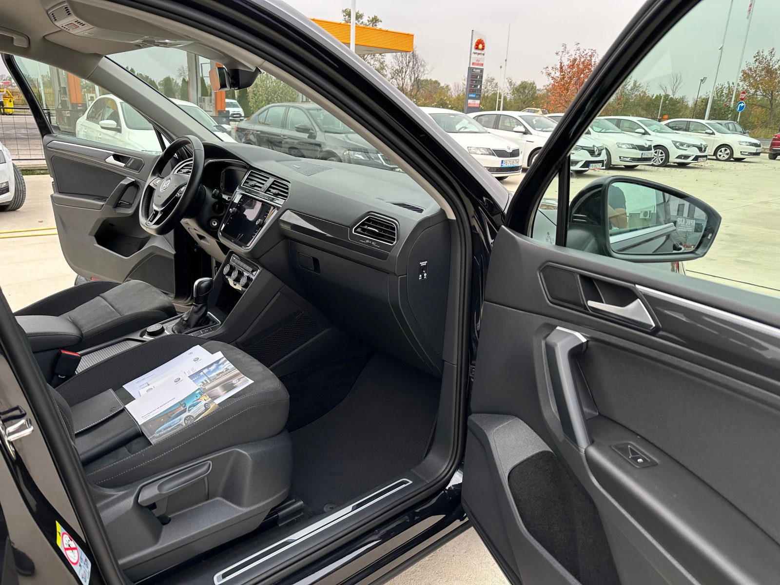 VW Tiguan В-Гаранция-2.0TDI/190к.с./4х4/Гаранция - изображение 9