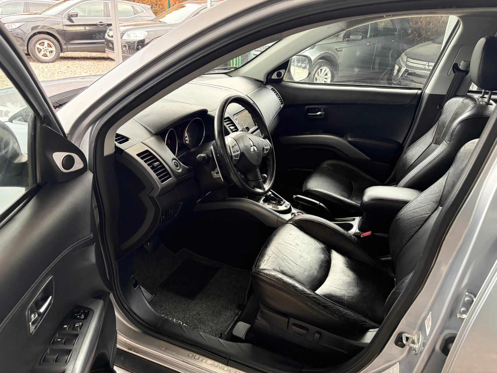 Mitsubishi Outlander 2.2 D AUTOMAT 7 M - изображение 4