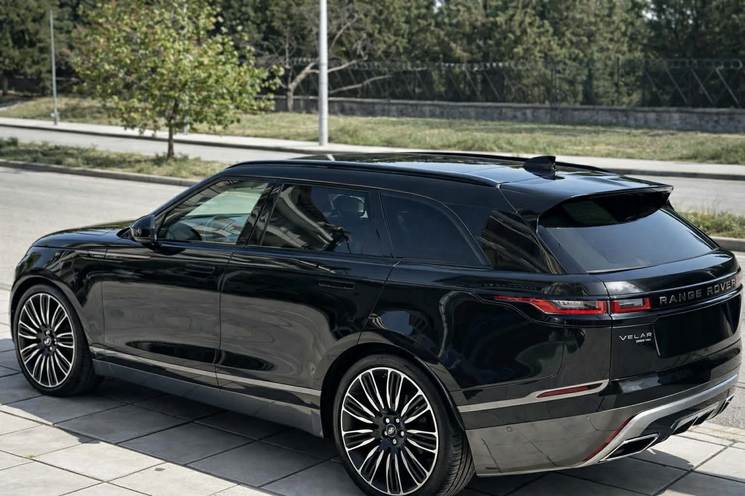 Land Rover Range Rover Velar 3.0 D - изображение 2