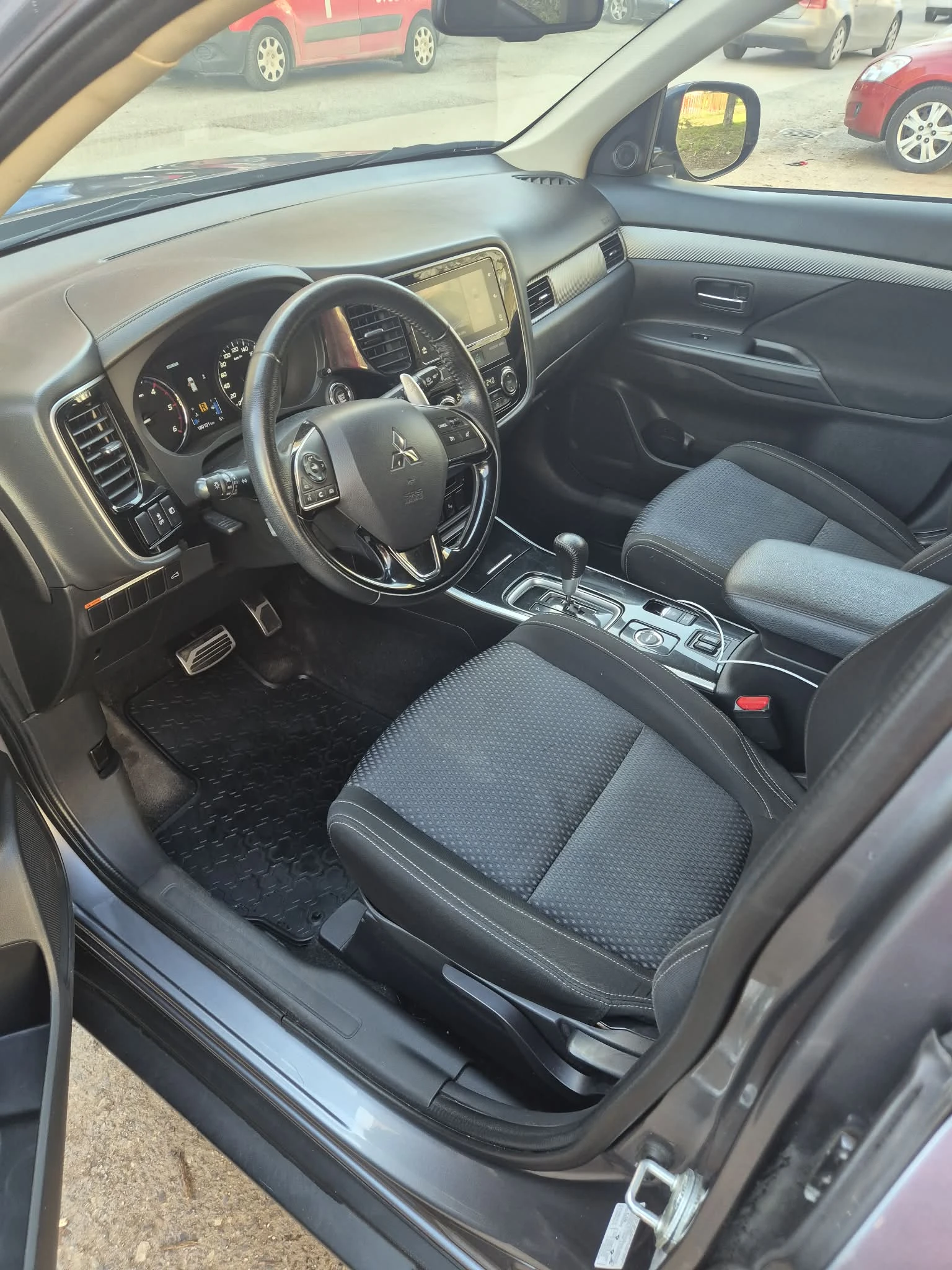Mitsubishi Outlander 2.2 DI-D 4WD, снимка 4 - Автомобили и джипове - 53773360