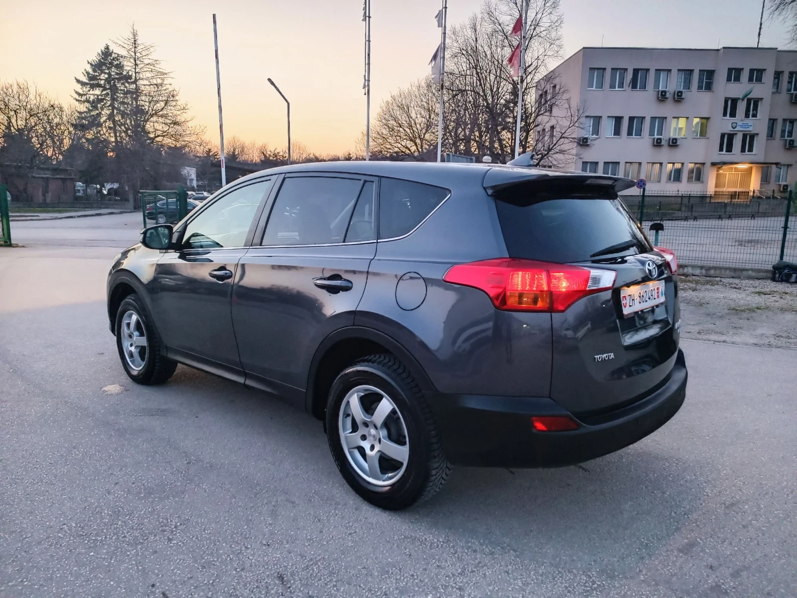 Toyota Rav4 2.0i-151��-���������-�����-6��-4�4-KEYLESS-NAVI | Mobile.bg � ����������� 5