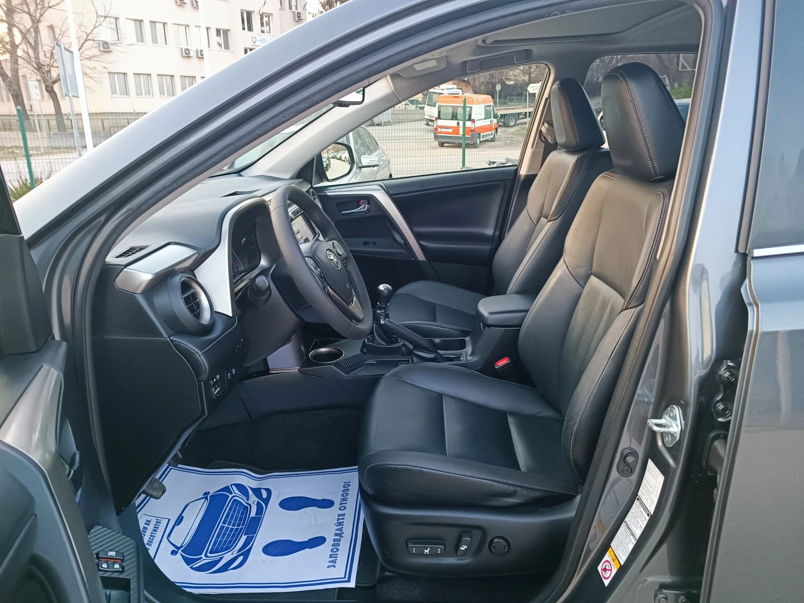 Toyota Rav4 2.0i-151кс-ШВЕЙЦАРИЯ-РЪЧКА-6ск-4Х4-KEYLESS-NAVI, снимка 8 - Автомобили и джипове - 53841498