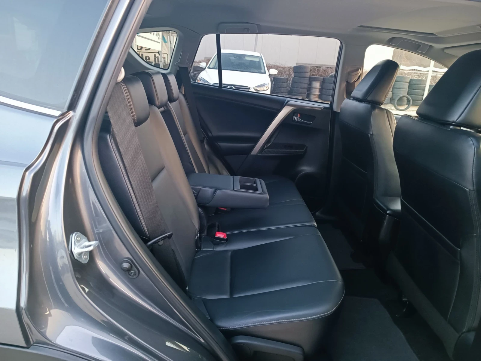 Toyota Rav4 2.0i-151кс-ШВЕЙЦАРИЯ-РЪЧКА-6ск-4Х4-KEYLESS-NAVI, снимка 10 - Автомобили и джипове - 53841498