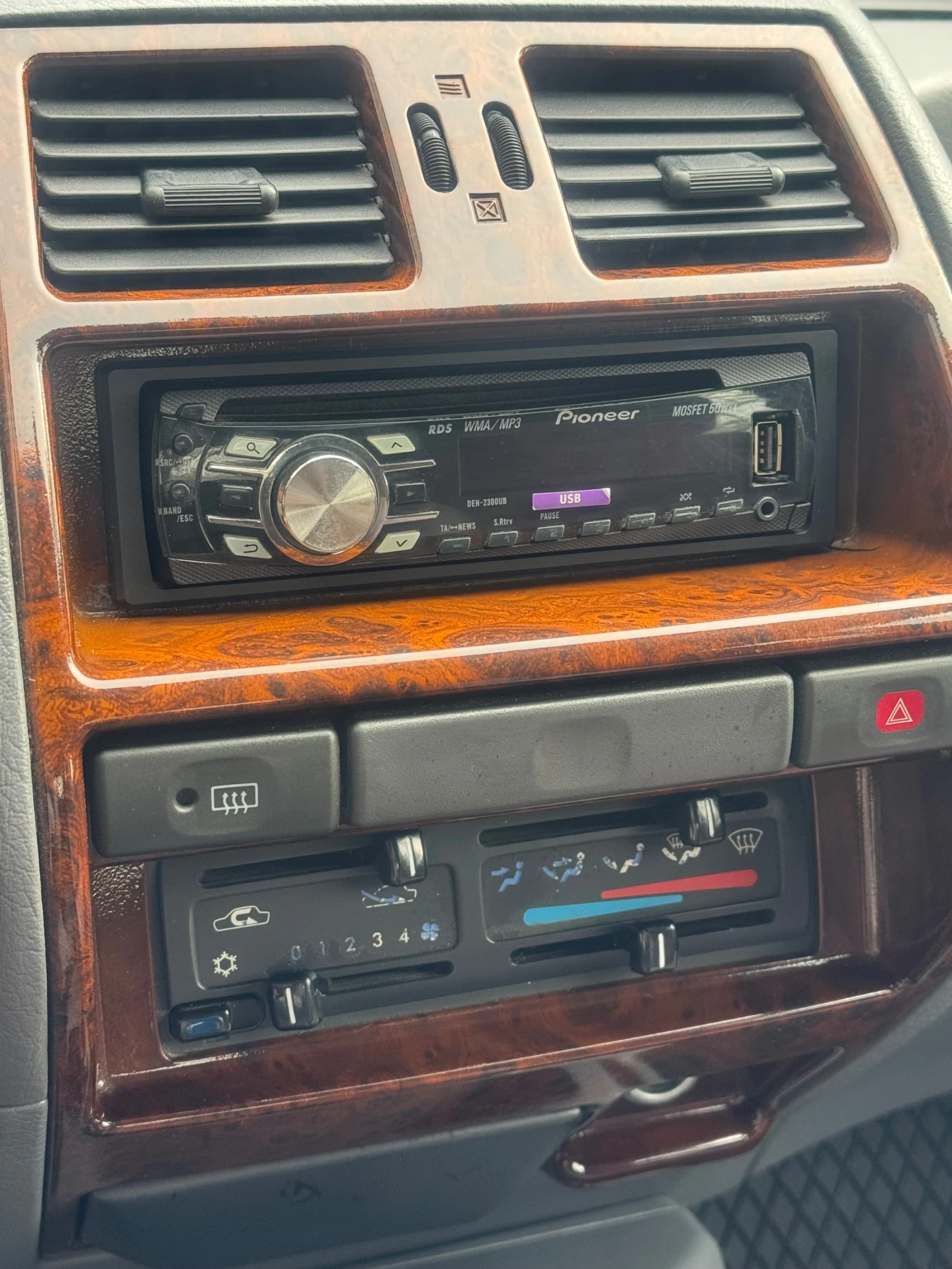 Nissan Terrano, снимка 8 - Автомобили и джипове - 53927329