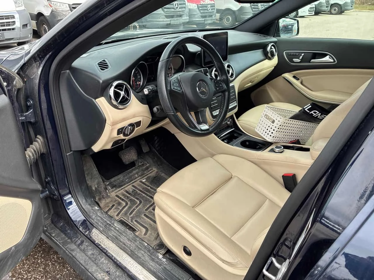 Mercedes-Benz GLA 250 * CARFAX * Подгрев * 360 Камери * , снимка 5 - Автомобили и джипове - 54119931