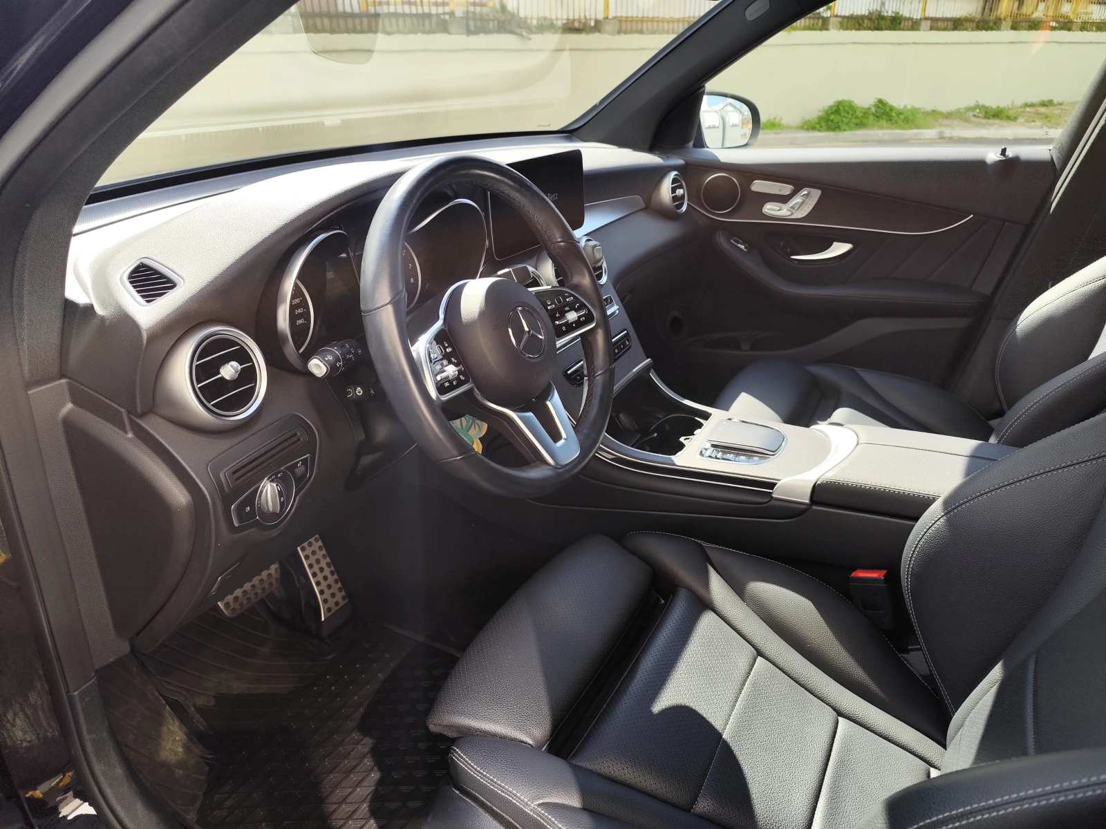 Mercedes-Benz GLC 300 AMG 4matic, снимка 4 - Автомобили и джипове - 54180723