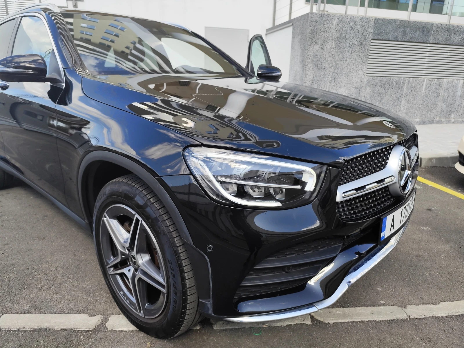 Mercedes-Benz GLC 300 AMG 4matic, снимка 3 - Автомобили и джипове - 54180723
