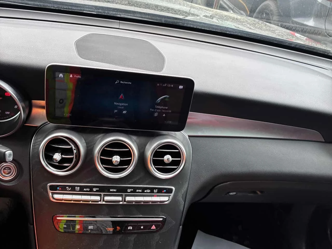 Mercedes-Benz GLC 300 BURMESTER * PANO * KEYLESS *  ПОДГРЕВИ * CARFAX, снимка 9 - Автомобили и джипове - 54858406