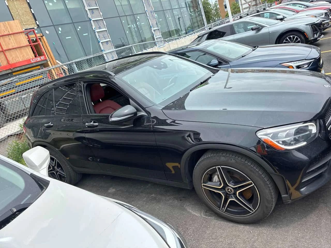 Mercedes-Benz GLC 300 BURMESTER * PANO * KEYLESS *  ПОДГРЕВИ * CARFAX, снимка 3 - Автомобили и джипове - 54858406