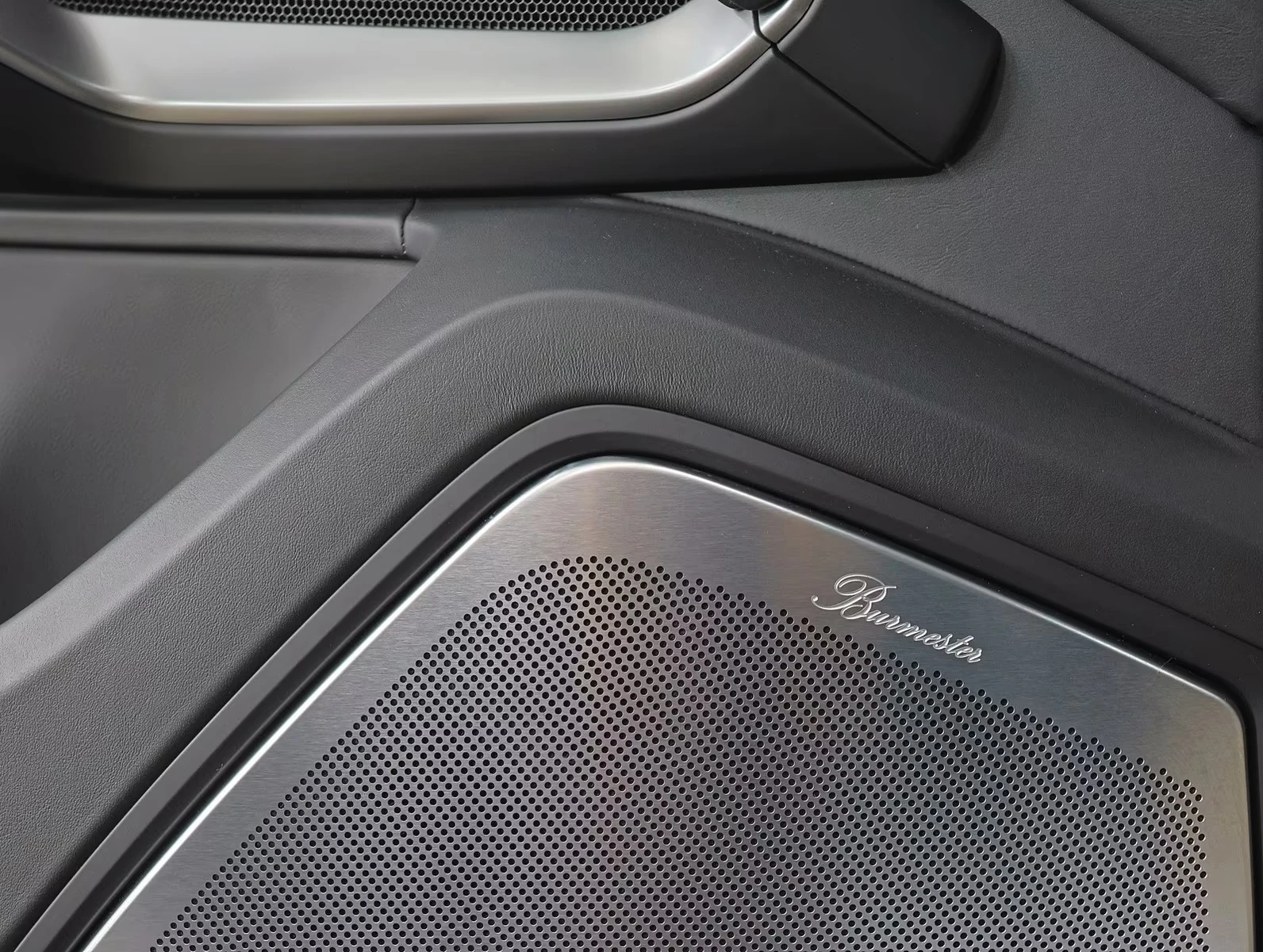 Porsche Cayenne TURBO / E-HYBRID / SPORT CHRONO / BURMESTER, снимка 10 - Автомобили и джипове - 54870241