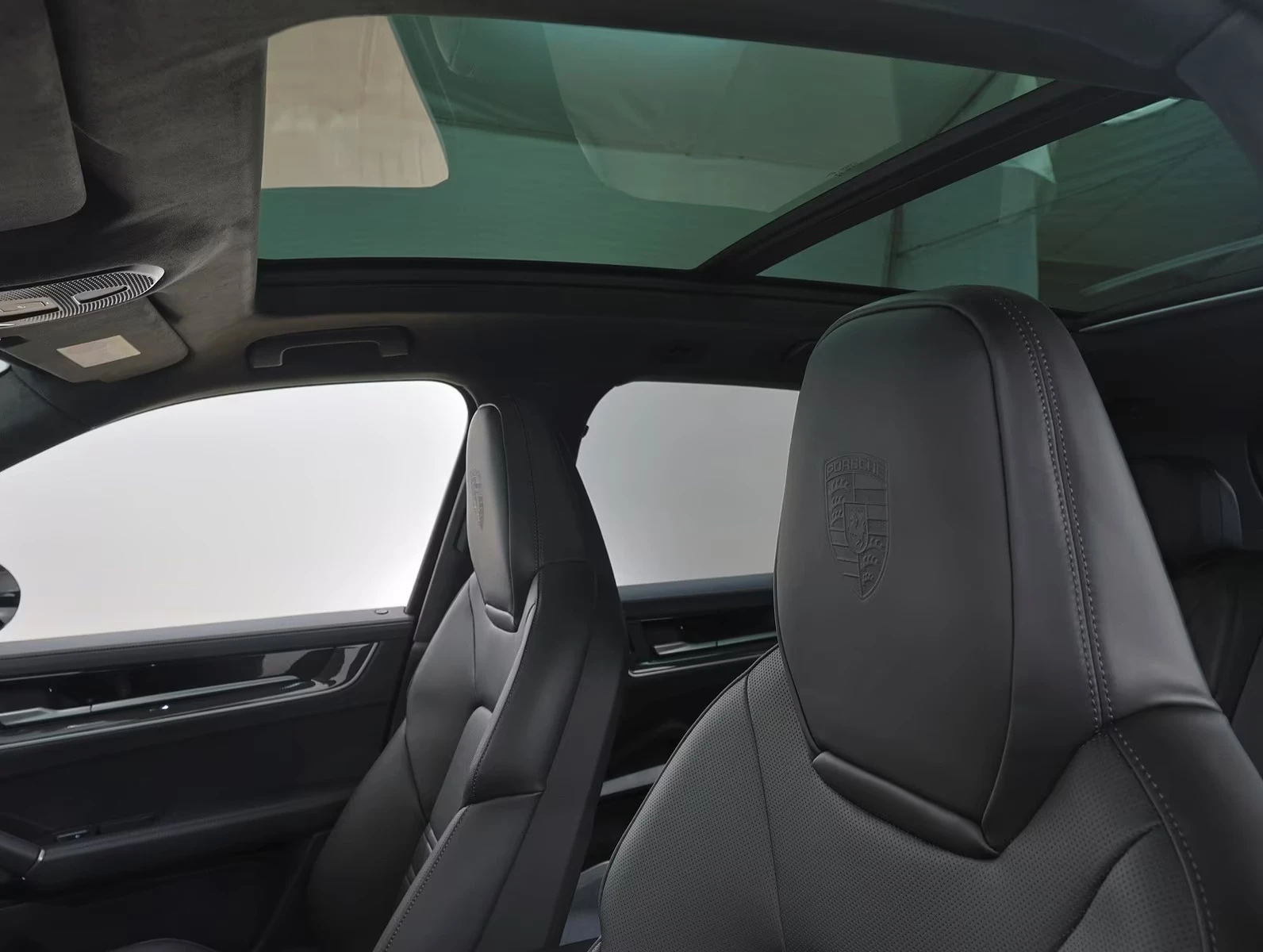 Porsche Cayenne TURBO / E-HYBRID / SPORT CHRONO / BURMESTER, снимка 11 - Автомобили и джипове - 54870241