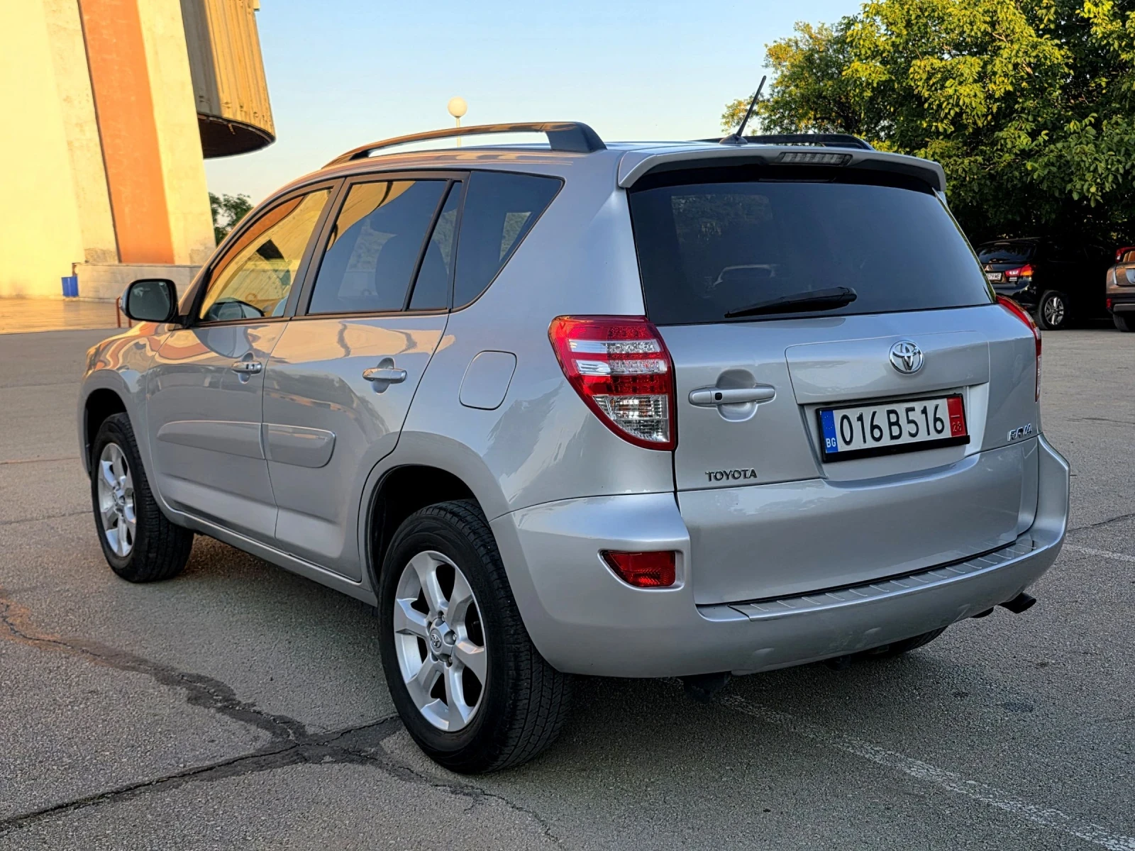 Toyota Rav4 Фейслифт, Executive , снимка 8 - Автомобили и джипове - 55213417
