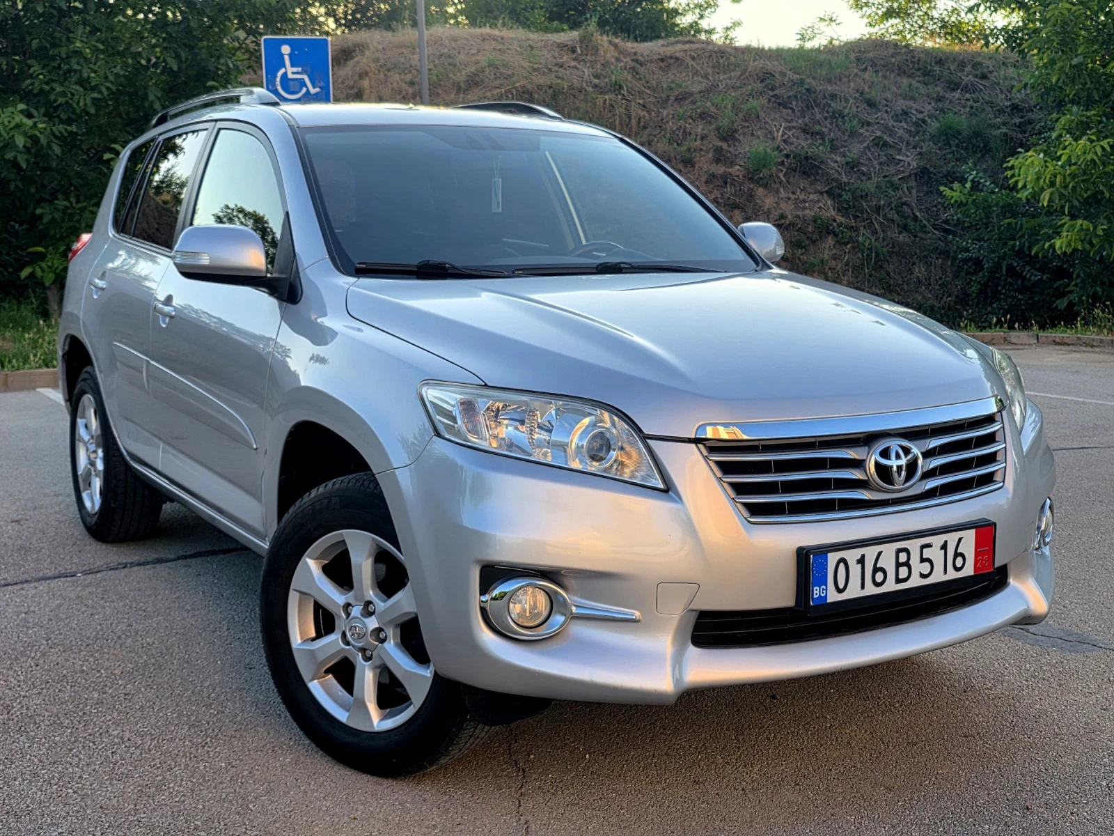 Toyota Rav4 Фейслифт, Executive , снимка 3 - Автомобили и джипове - 55213417