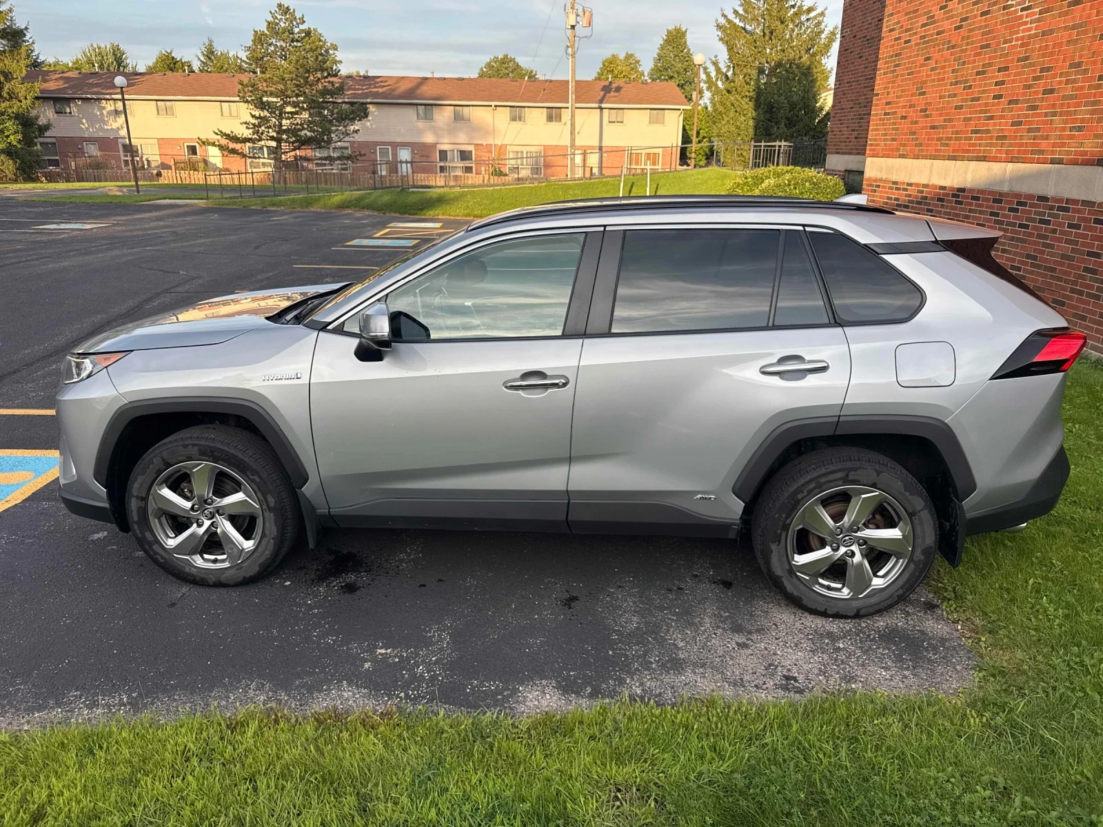 Toyota Rav4 HYBRID LIMITED * AWD * ОБДУХВАНЕ * 360 * CARFAX * , снимка 3 - Автомобили и джипове - 55898175