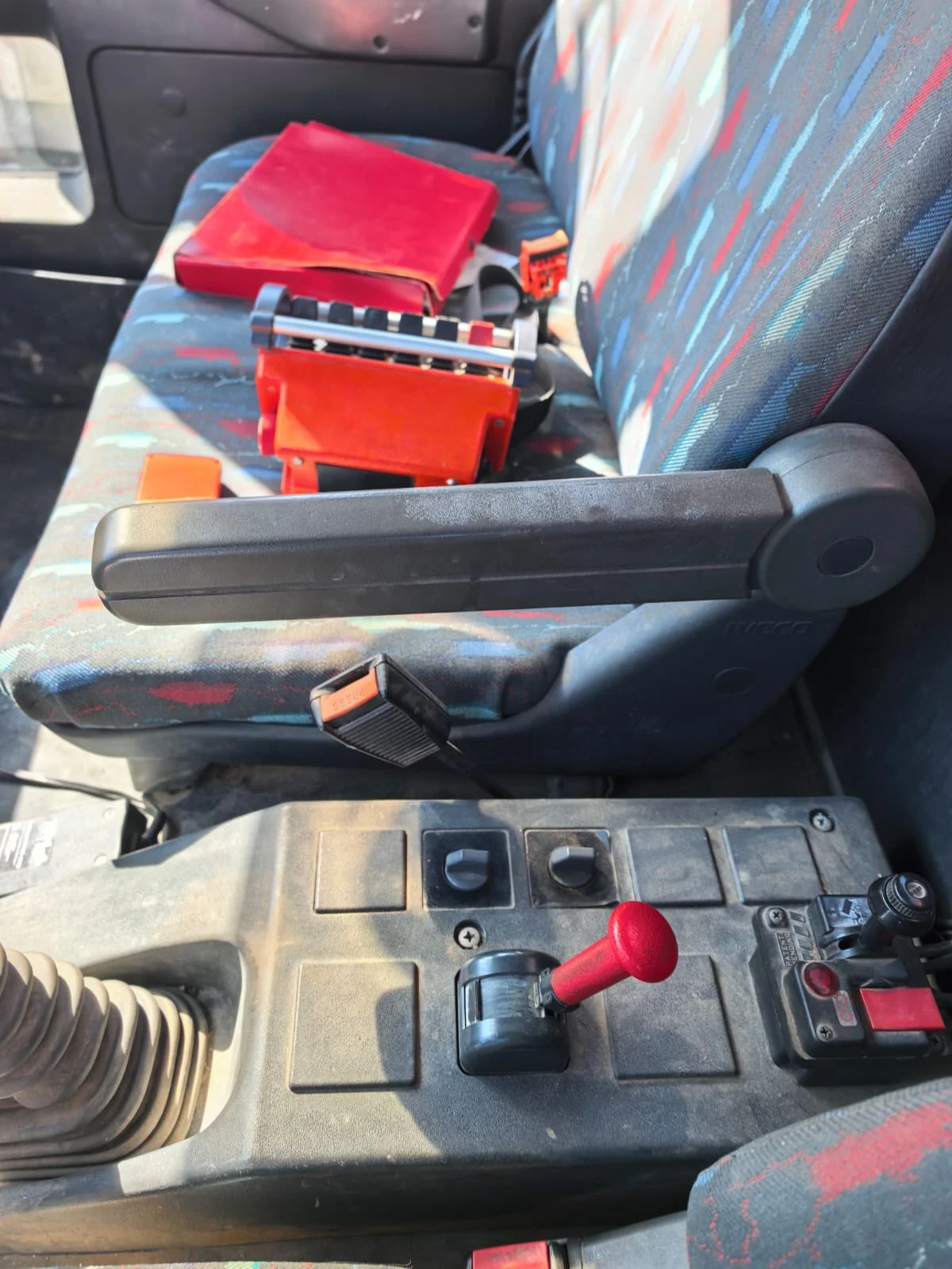 Iveco Eurocargo 150Е23-кран самосвал, снимка 17 - Камиони - 56571131
