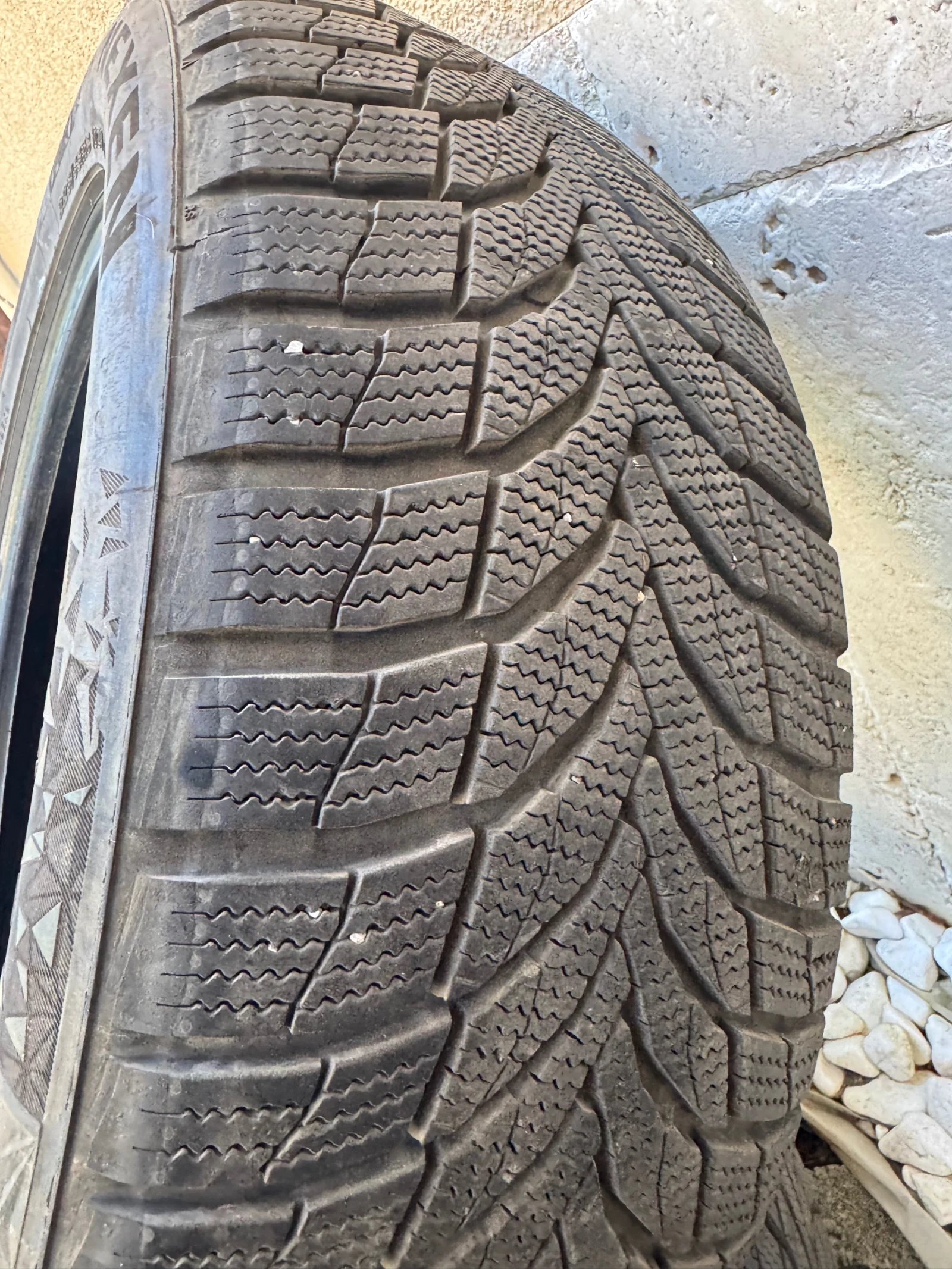 Гуми Зимни 225/55R18, снимка 8 - Гуми и джанти - 55843023