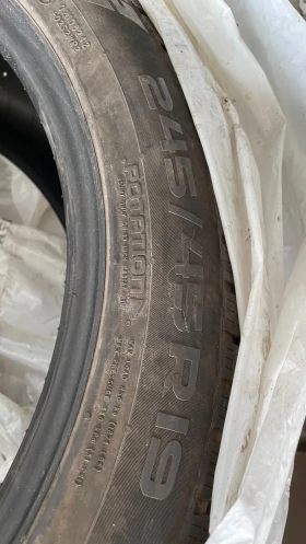 Гуми Зимни 225/45R19, снимка 2 - Гуми и джанти - 52872292