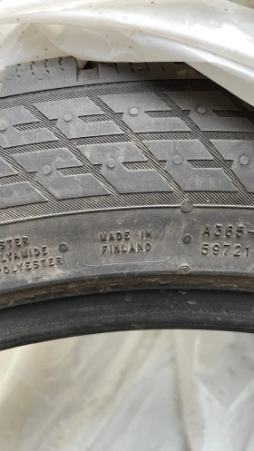 Гуми Зимни 225/45R19, снимка 5 - Гуми и джанти - 52872292