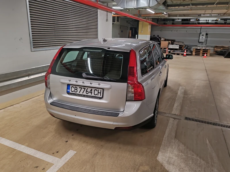 Volvo V50 Комби, снимка 3 - Автомобили и джипове - 47776313