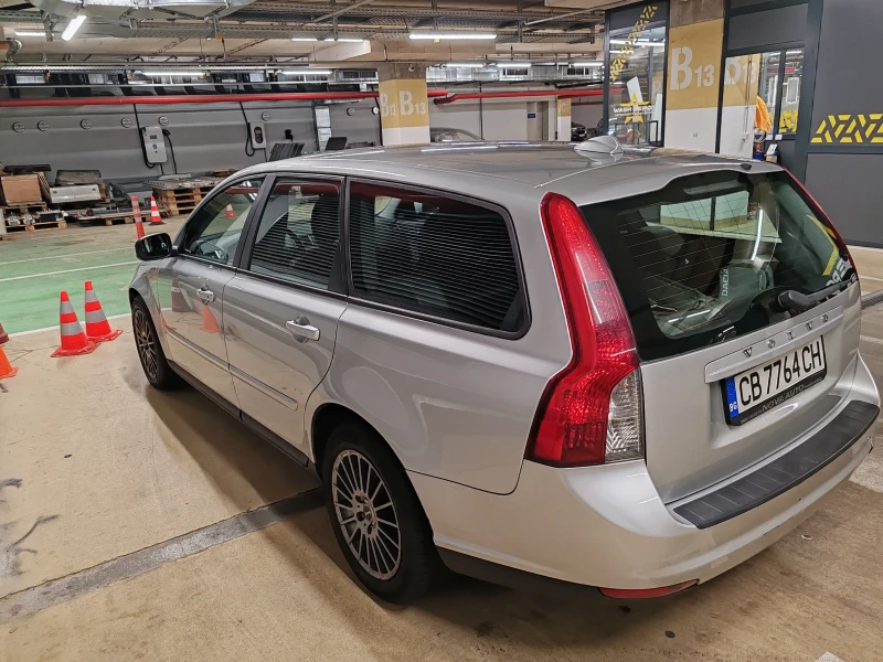 Volvo V50 Комби, снимка 4 - Автомобили и джипове - 47776313