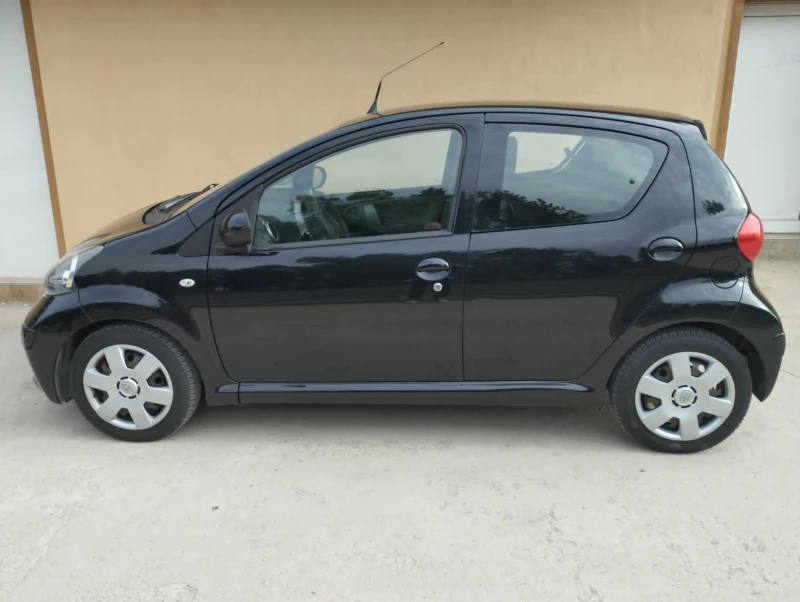 Toyota Aygo, снимка 2 - Автомобили и джипове - 52925610