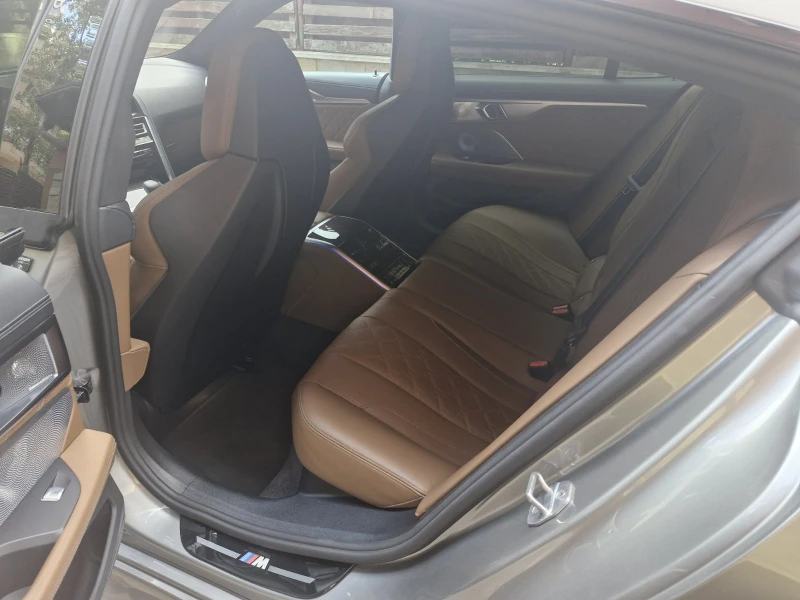 BMW M8 xDrive Gran Coupe Competition Carbon Keramik B&W, снимка 13 - Автомобили и джипове - 51691383