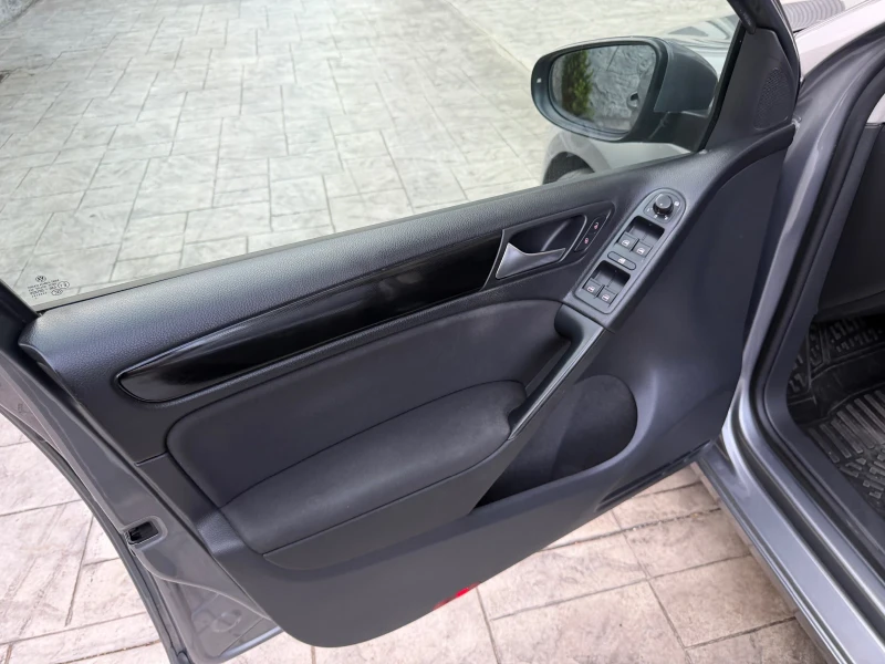 VW Golf, снимка 8 - Автомобили и джипове - 52807645