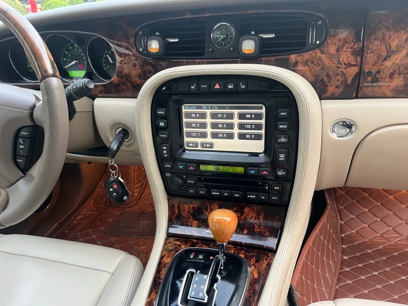 Jaguar Xj Xj8, снимка 15 - Автомобили и джипове - 53288885