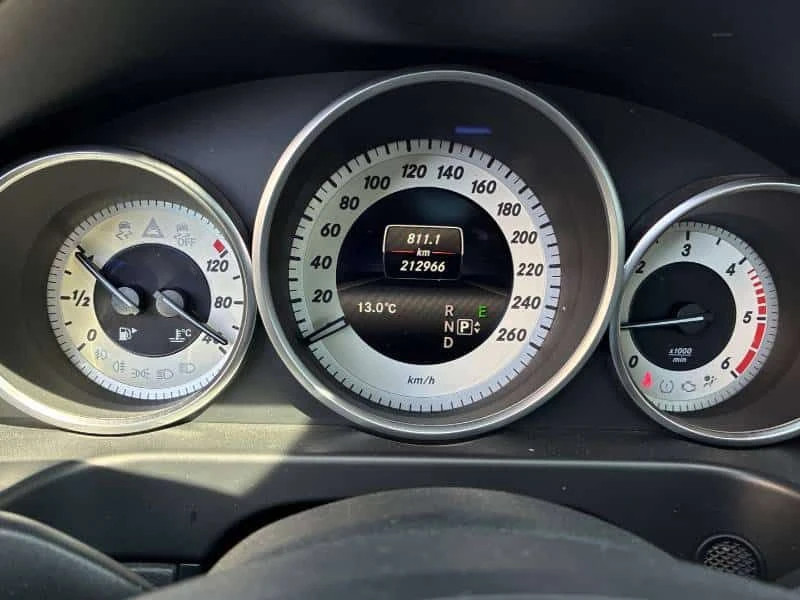 Mercedes-Benz E 250 BlueTEC/ПОДГРЕВИ/ПАНОРАМА/360 КАМЕРИ, снимка 9 - Автомобили и джипове - 54231651